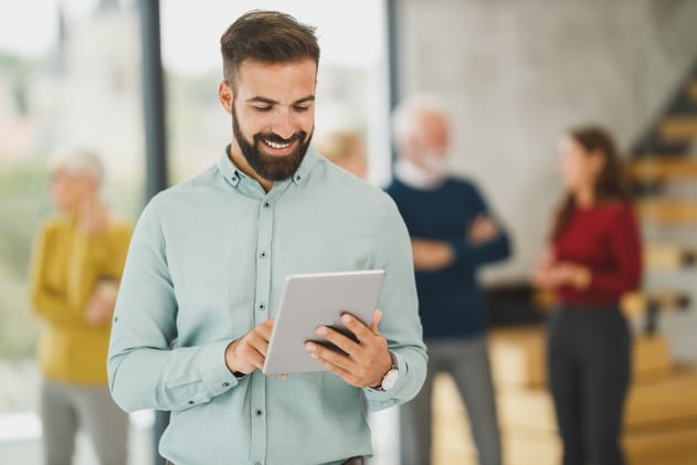 Use these resume dos and don’ts to beat the ATS machine readers, impress recruiters and increase your chances of being invited to job interviews.