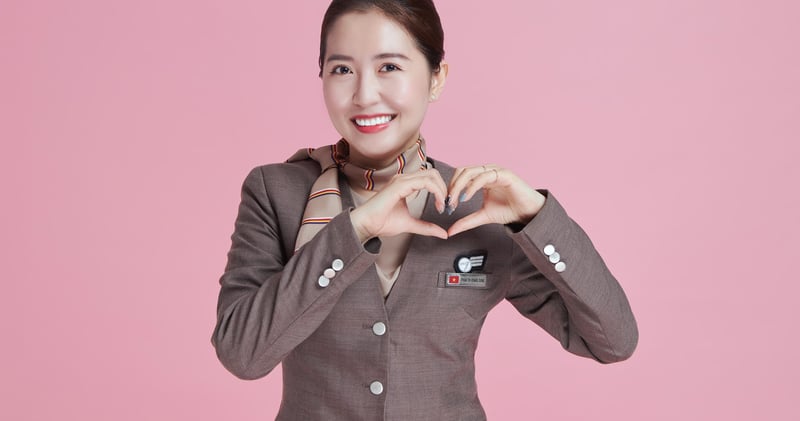 Find out how much the average flight attendant salary is at major airlines, as well as the benefits you're likely to receive.