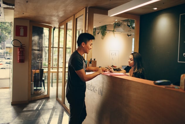 Receptionist Salary Ranges: How Much Does a Receptionist Make? 
